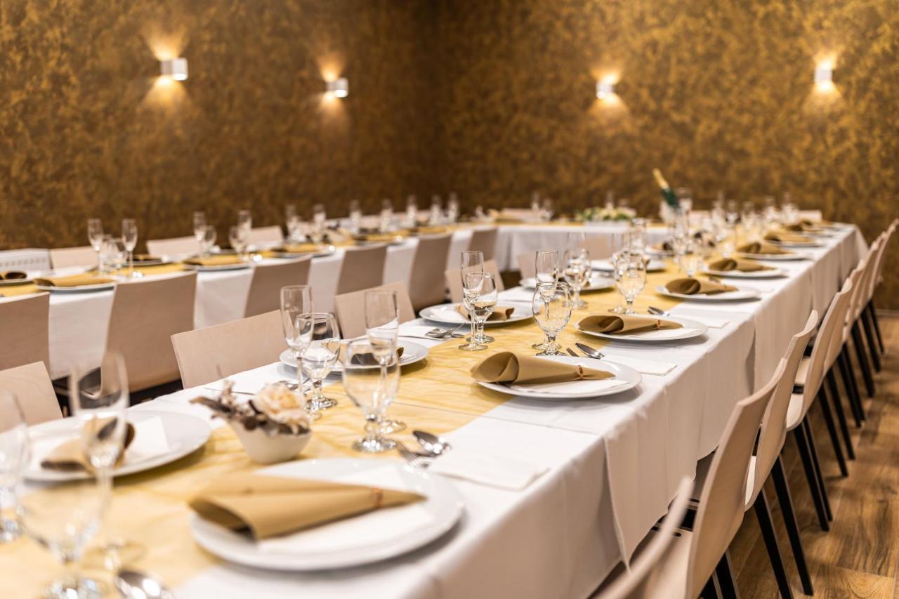 Hotel Jordanek Opocno Экстерьер фото