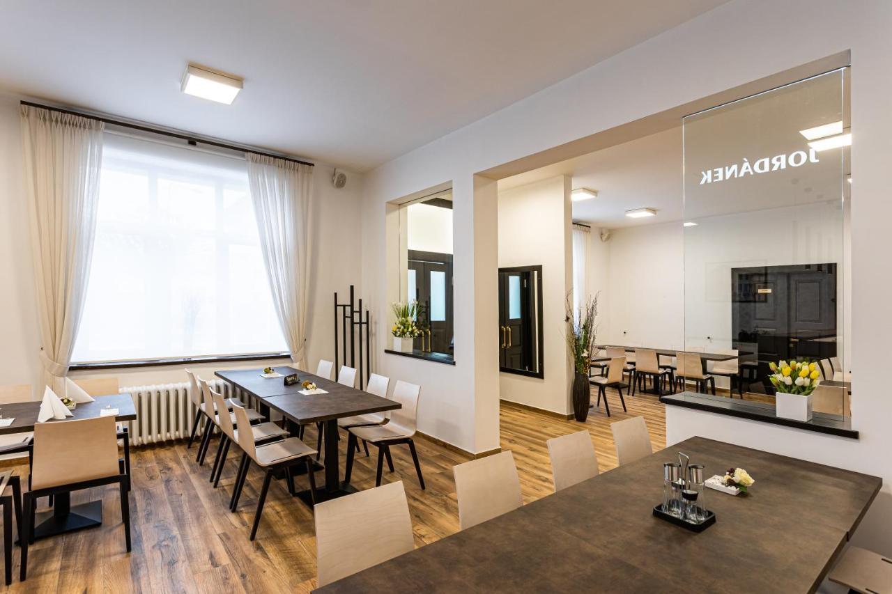 Hotel Jordanek Opocno Экстерьер фото