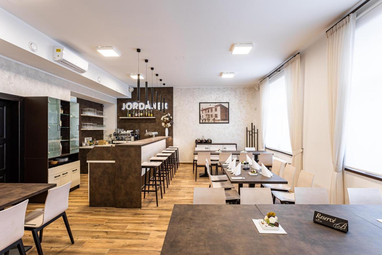 Hotel Jordanek Opocno Экстерьер фото