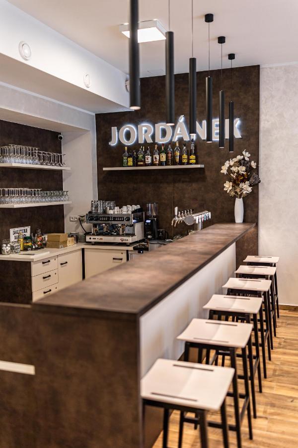Hotel Jordanek Opocno Экстерьер фото