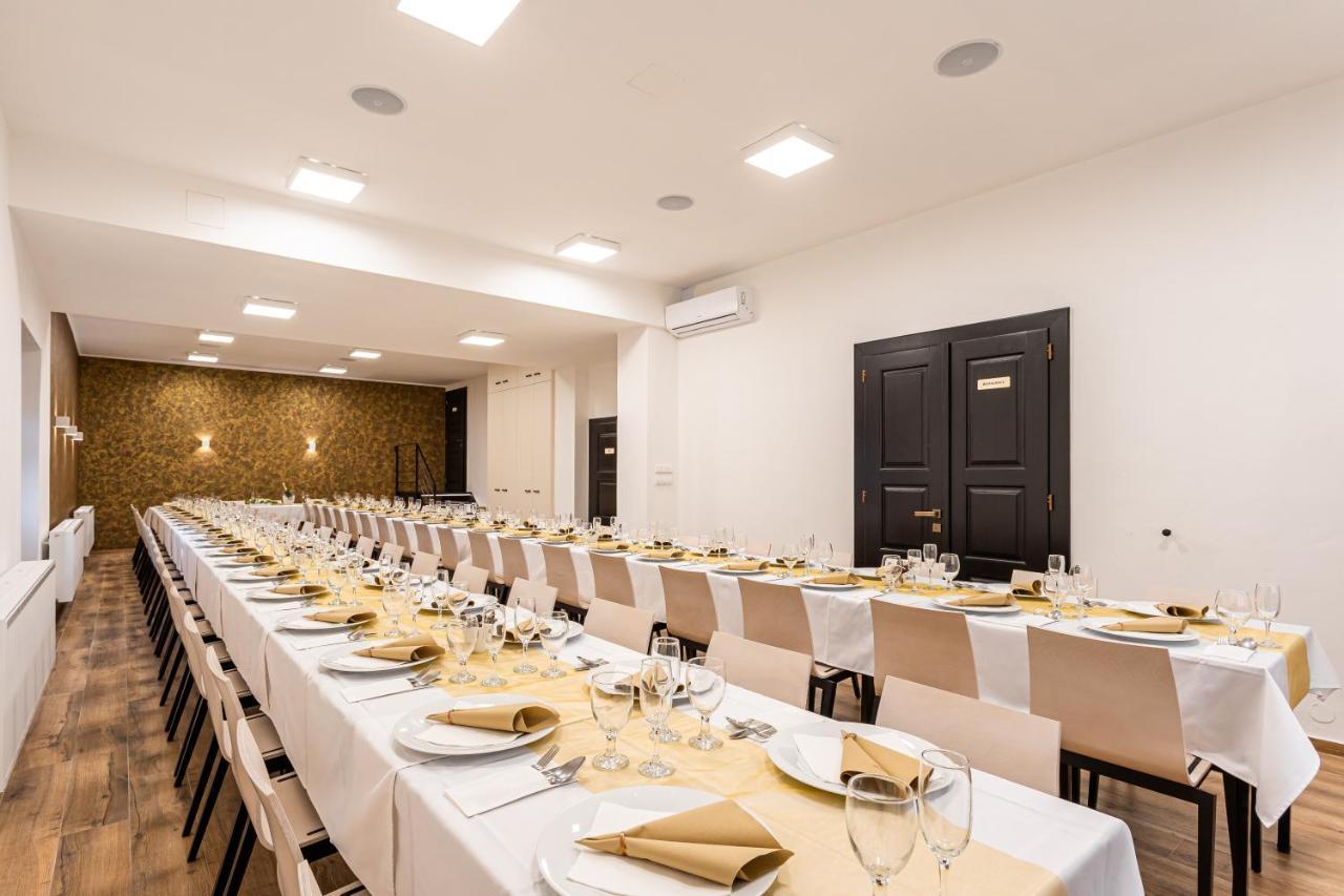 Hotel Jordanek Opocno Экстерьер фото