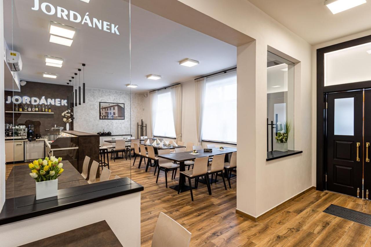 Hotel Jordanek Opocno Экстерьер фото