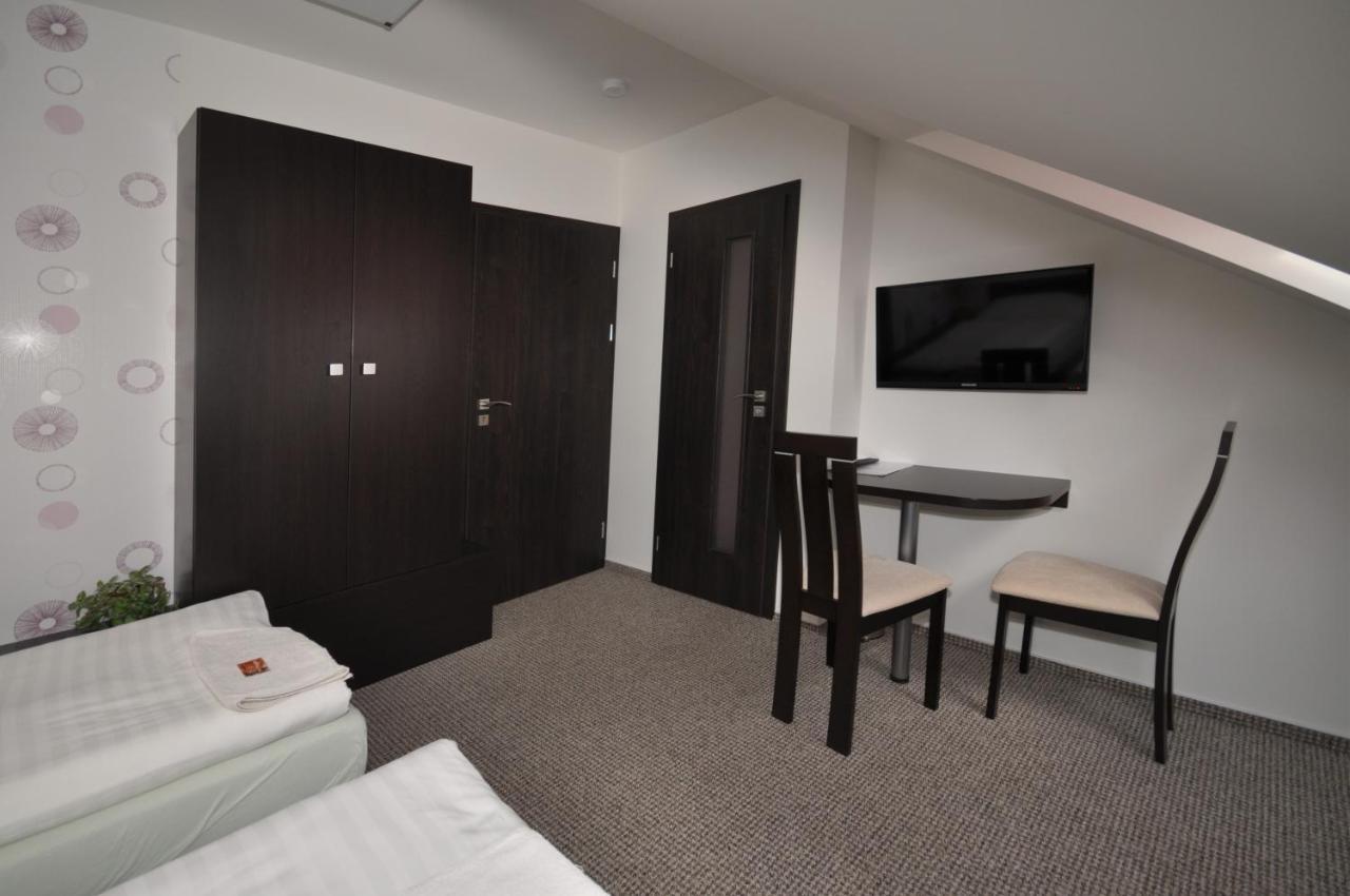 Hotel Jordanek Opocno Экстерьер фото
