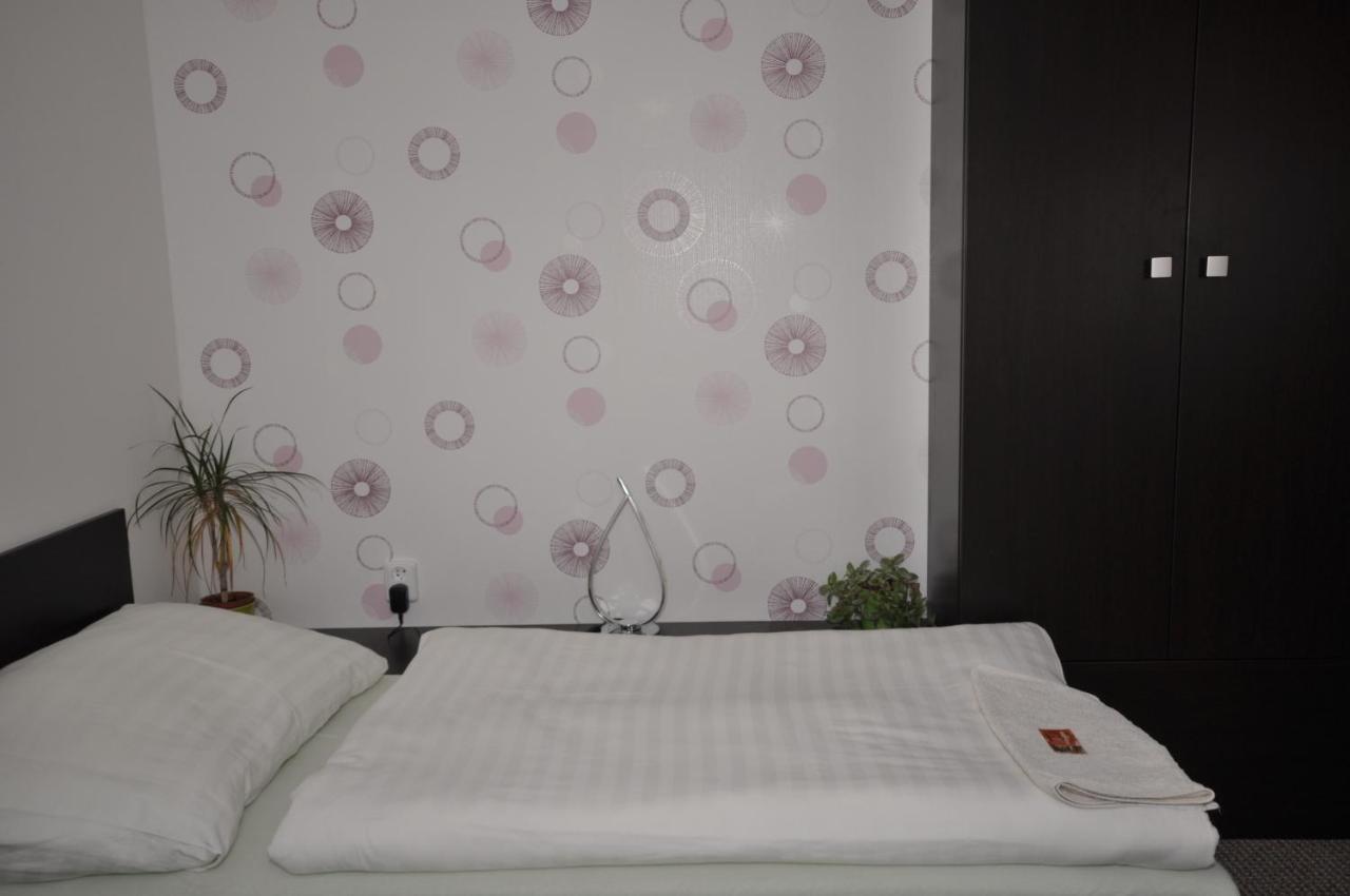 Hotel Jordanek Opocno Экстерьер фото