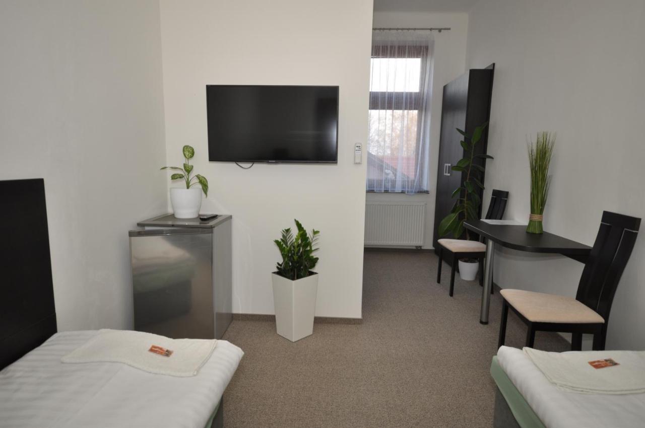 Hotel Jordanek Opocno Экстерьер фото