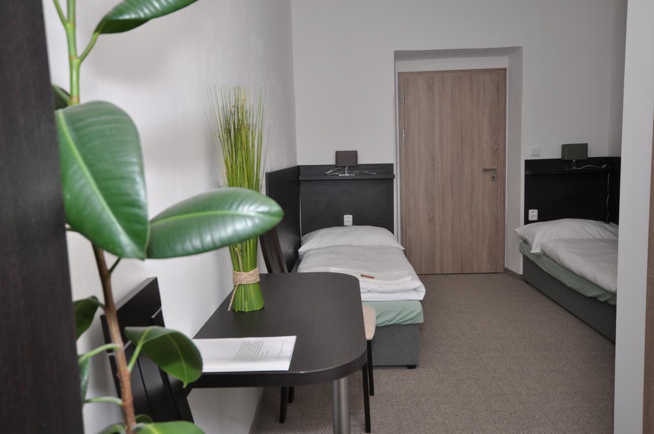 Hotel Jordanek Opocno Экстерьер фото