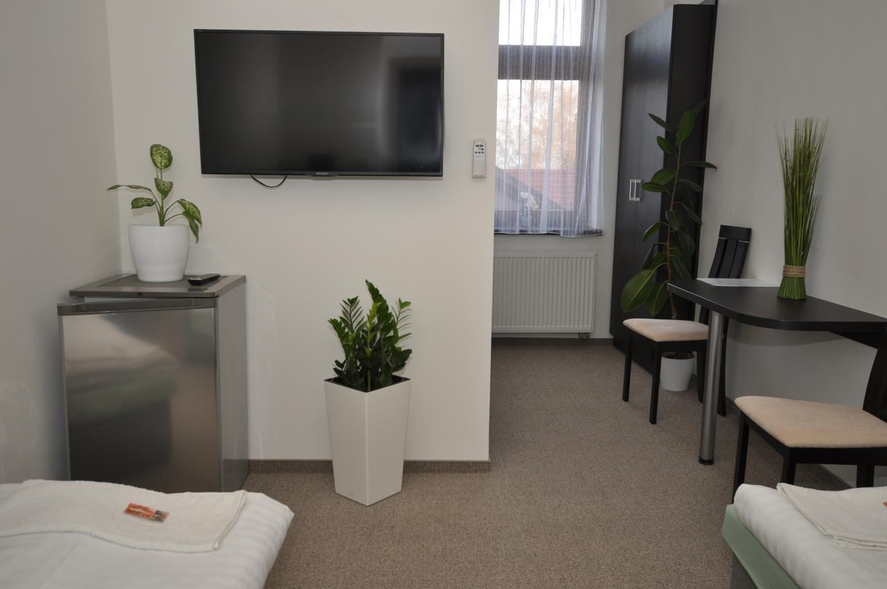 Hotel Jordanek Opocno Экстерьер фото