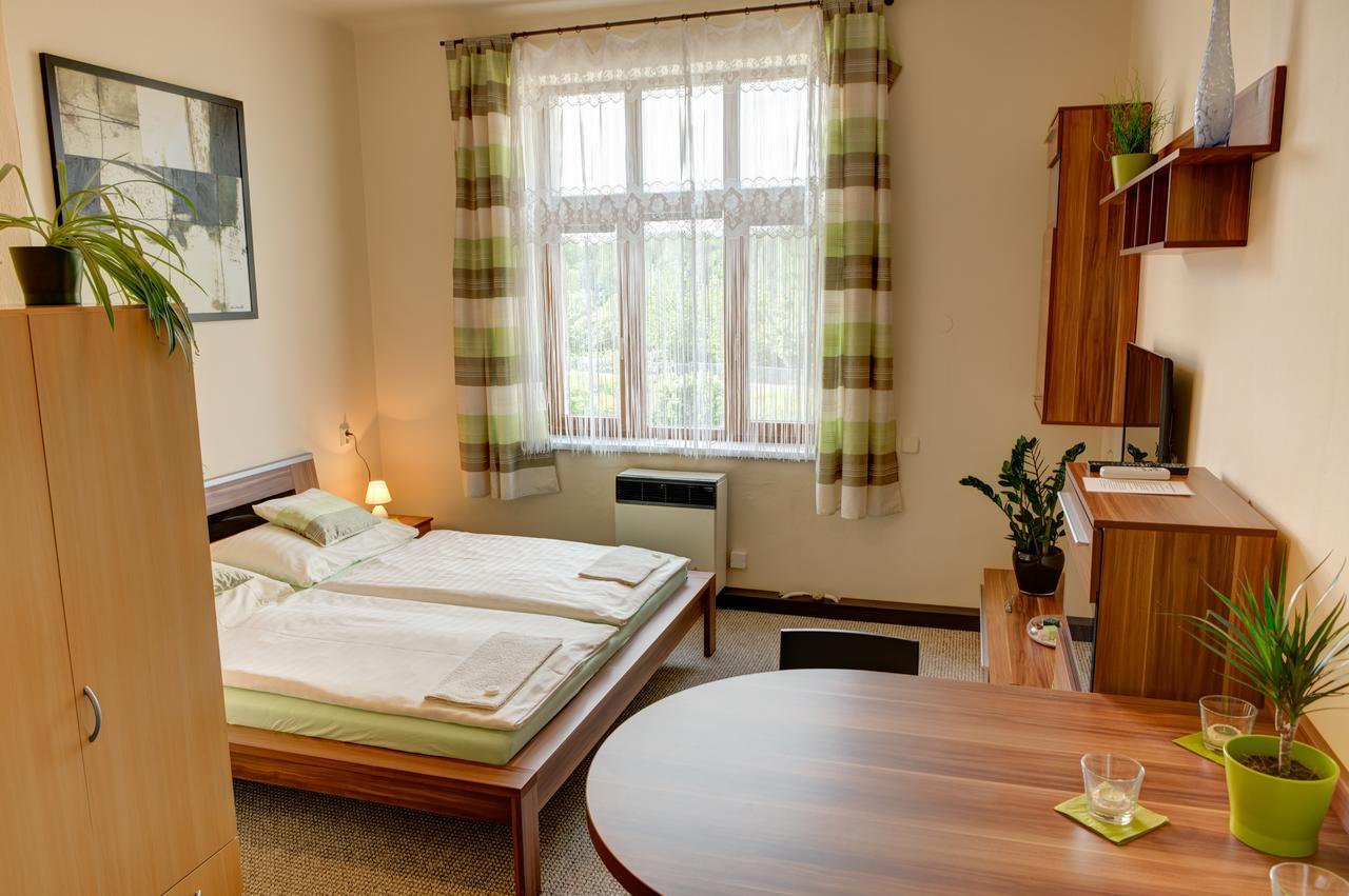 Hotel Jordanek Opocno Экстерьер фото