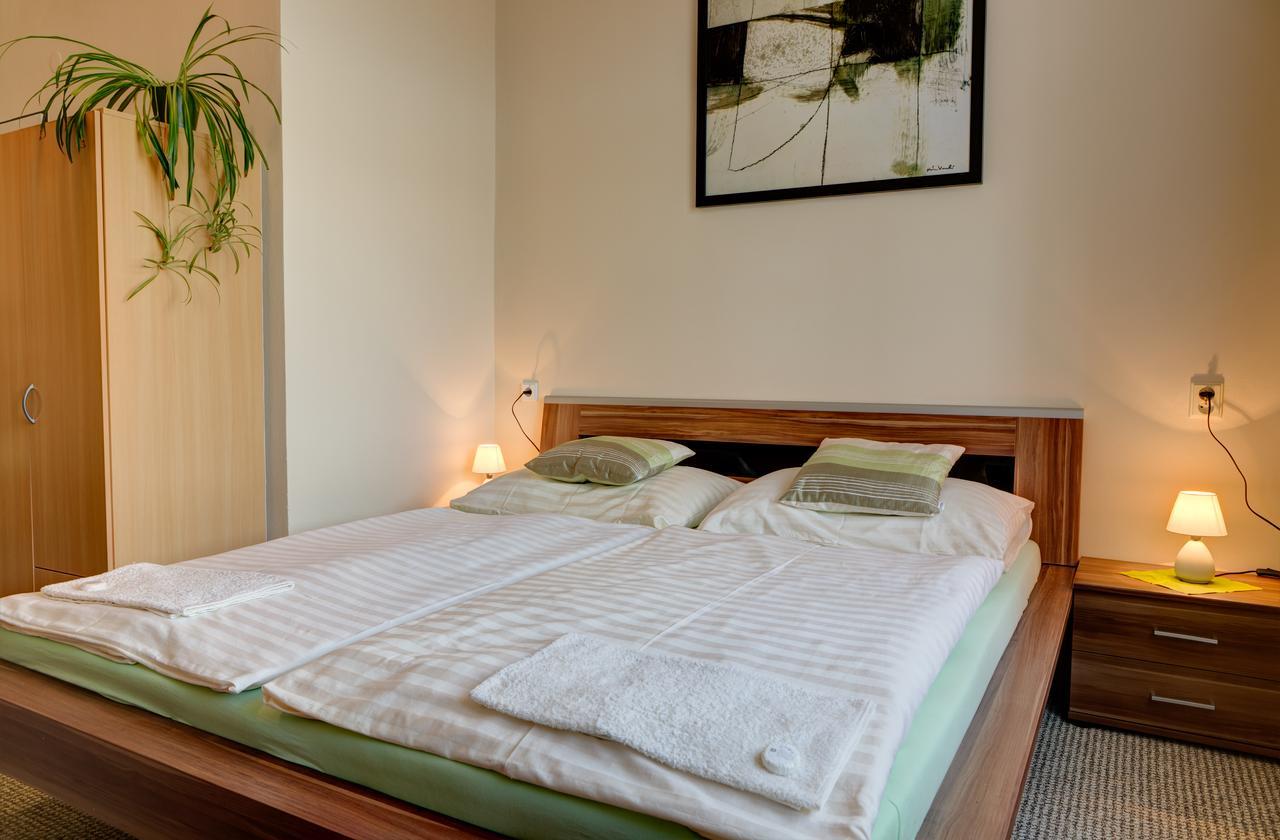 Hotel Jordanek Opocno Экстерьер фото