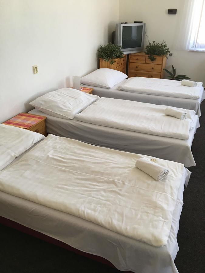 Hotel Jordanek Opocno Экстерьер фото