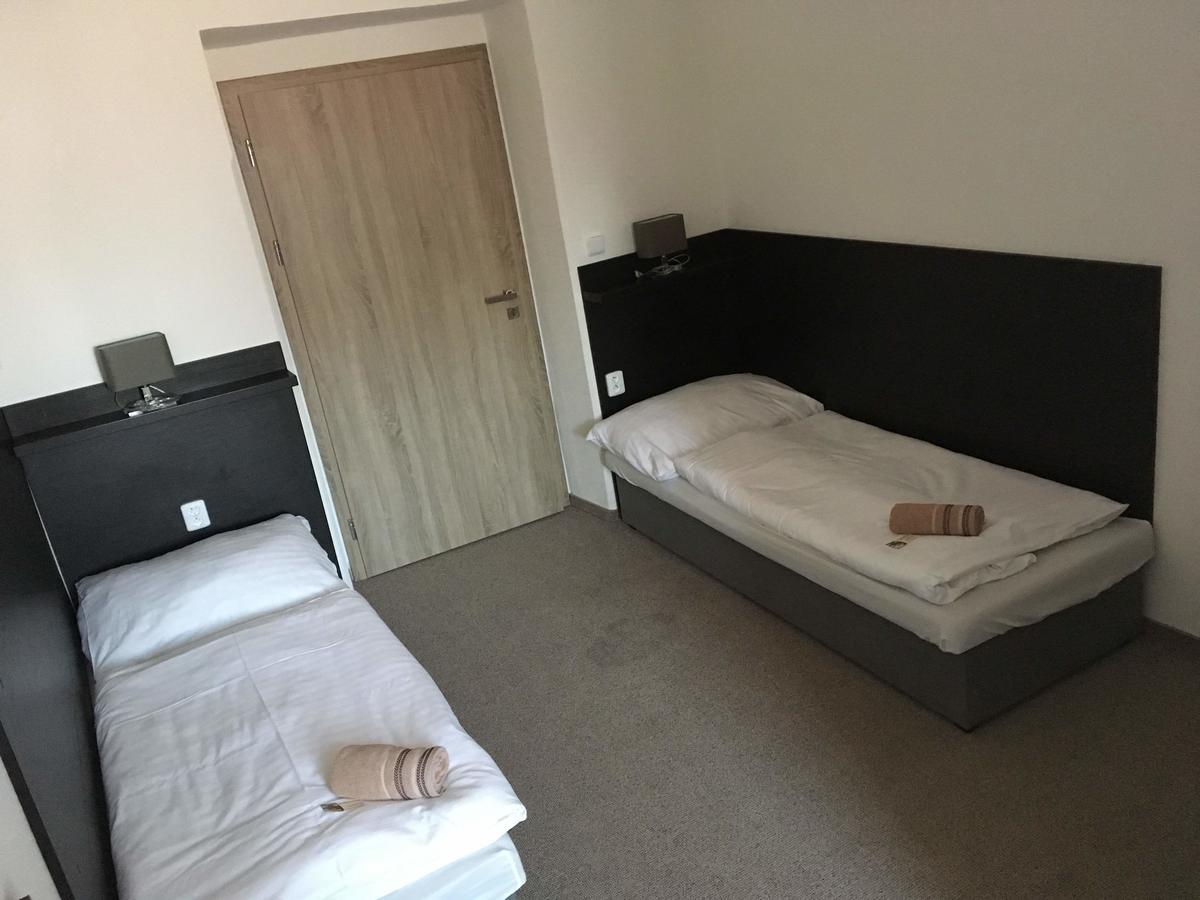 Hotel Jordanek Opocno Экстерьер фото
