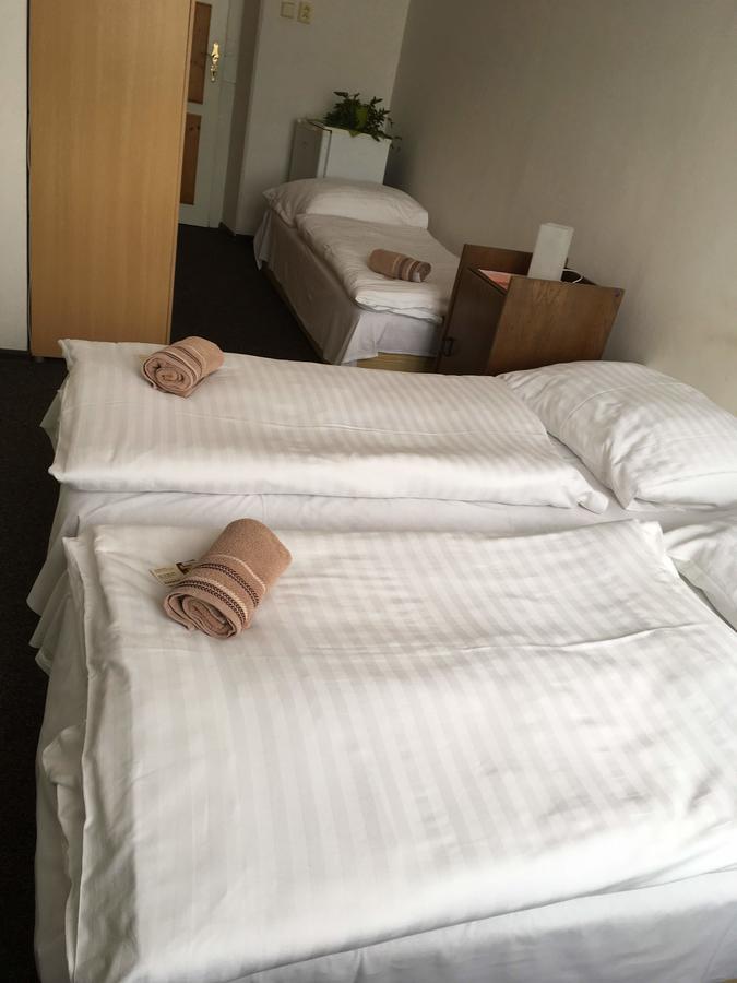 Hotel Jordanek Opocno Экстерьер фото
