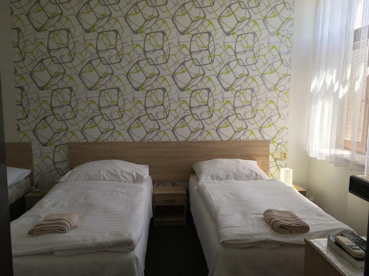 Hotel Jordanek Opocno Экстерьер фото