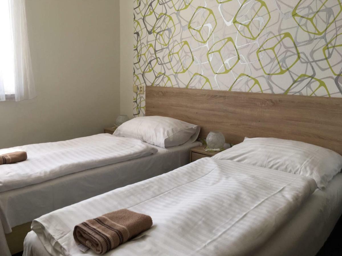 Hotel Jordanek Opocno Экстерьер фото